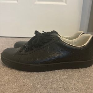 Men’s Gucci embossed sneaker